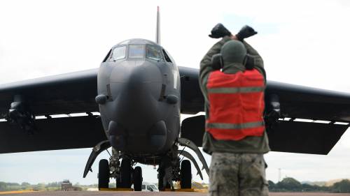 B-52 ai confini della Russia: cosa svela il viaggio del bombardiere Usa