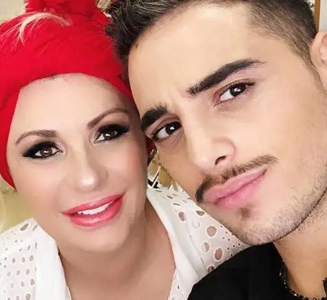 Tina Cipollari accusata sui social di aver "ritoccato" la foto col make-up artist