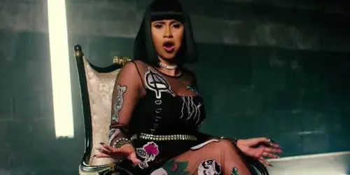 Cardi B dopo aver rischiato la vita dice addio alla chirurgia estetica