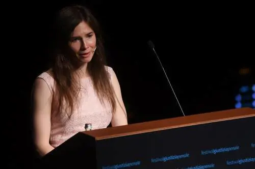 Amanda condanna l'Italia: "Per voi resterò un mostro"