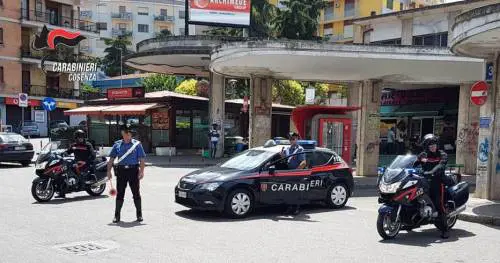 Cosenza, immigrato irregolare palpeggia bimba di 13 anni