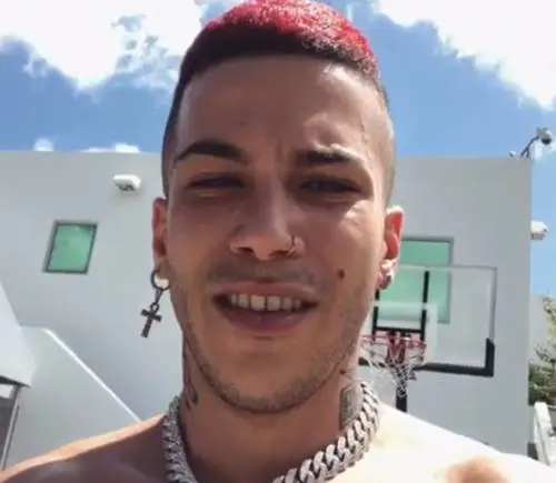 X Factor al via, Sfera Ebbasta non piace: "Coso colorato in mezzo a tre artisti"