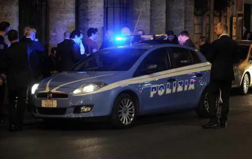 Niente alcolici per loro, clandestini pestano barista e aggrediscono agenti