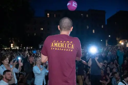 Qualcosa non torna sull'ennesima "aggressione" al Cinema America