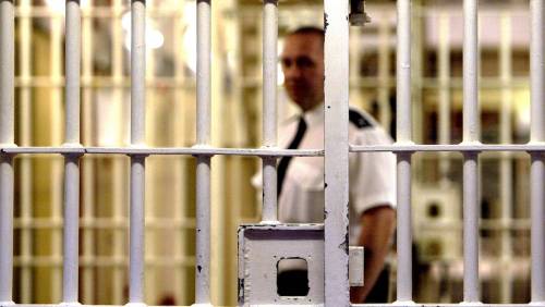 Benevento, rissa in carcere tra detenuti: danno a fuoco una cella