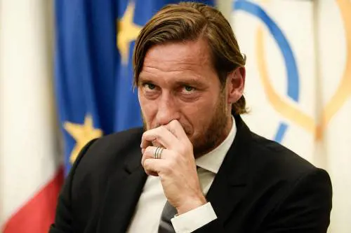 Totti e il messaggio a Luis Enrique: "Riposa in pace piccola stella"