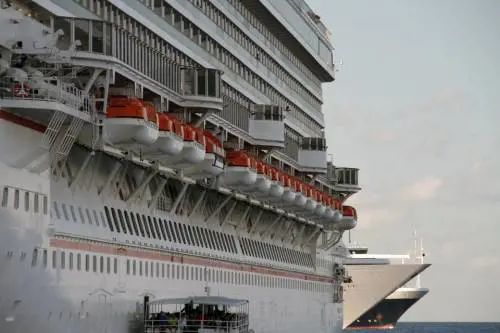 Covid, incidenti, suicidio: la "maledizione" della nave da crociera