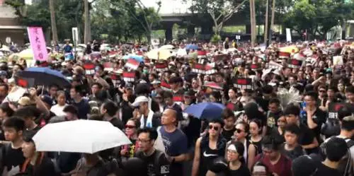 Hong Kong, blocco dei siti porno per spingere le persone in piazza