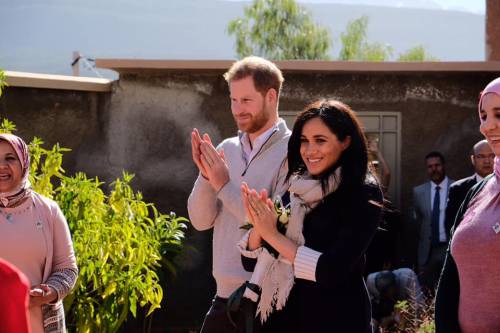 "Adottate un cane. Vi porterà tanta felicità". L’impegno benefico di Meghan Markle a sostegno degli animali randagi 