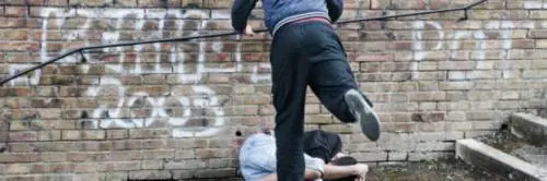 Egiziano pestato da quattro giovani dopo litigio con anziano