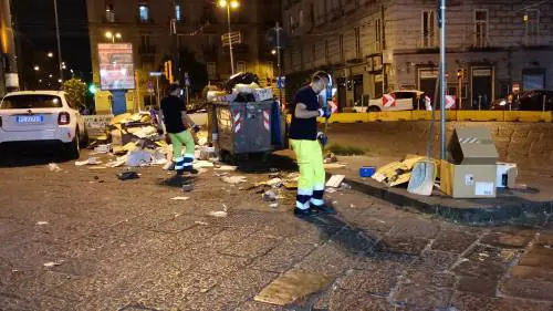 Flop del porta a porta, tornano i cassonetti in strada (ma a orario)