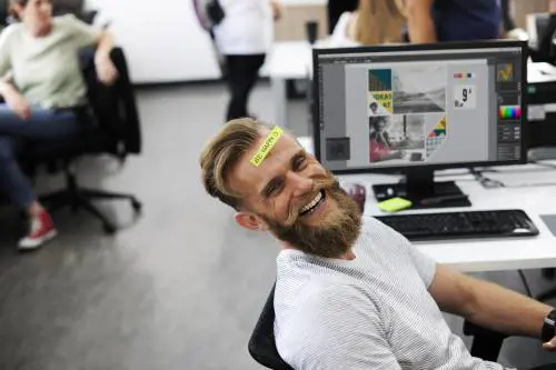 Dovremmo lavorare solo 8 ore la settimana per stare bene