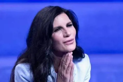 Pamela Prati mostra il tatuaggio realizzato per Mark Caltagirone