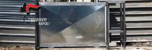 Sequestrato cancello abusivo che nascondeva la piazza di spaccio a Caivano