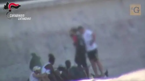 Nascondevano la droga sotto la sabbia, arrestati a Catanzaro tre spacciatori africani