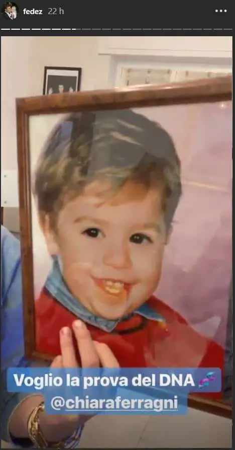 Fedez mostra una sua foto da bambino. Poi ironizza: "Voglio la prova del DNA"