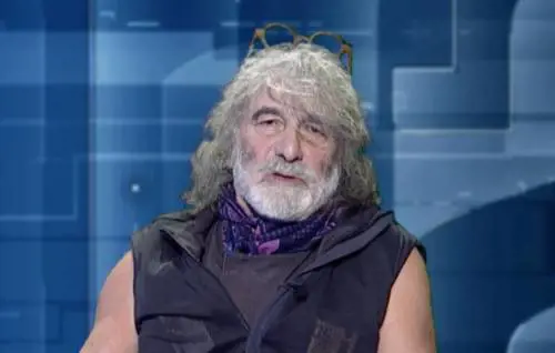 "Farabutte, vigliacche...". De Benedetti "asfaltato"da Corona in tv