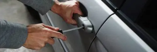 Tentato furto davanti alla polizia, arrestati due marocchini