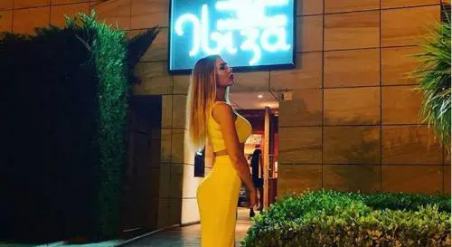 Ilary Blasi criticata al matrimonio della sorella: "Che caduta di stile"