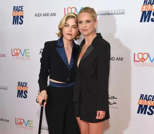 Sarah Michelle Gellar ricorda il bacio lesbo con Selma Blair