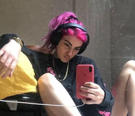 Roshelle esplosiva sui social (e Sfera Ebbasta apprezza)