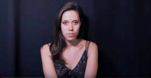 L'attrice racconta su YouTube: "Sono stata stuprata a 15 anni"
