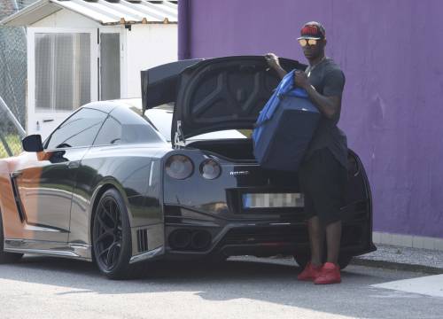 Balotelli si allena a Castel Mella: il suo nuovo bolide non passa inosservato