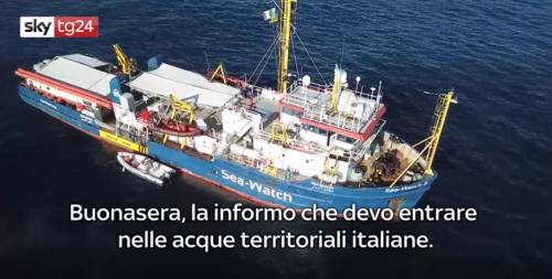 Sea Watch resta al largo di Lampedusa. Nella notte evacuati due migranti