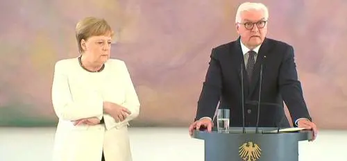 Merkel ha di nuovo i tremori: è la seconda volta in 8 giorni