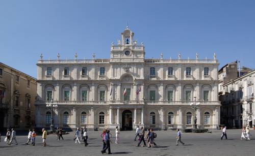 Università, indagati 40 docenti per concorsi truccati: sospeso rettore Catania