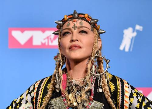 Madonna difende le immagini del massacro in "God Control"