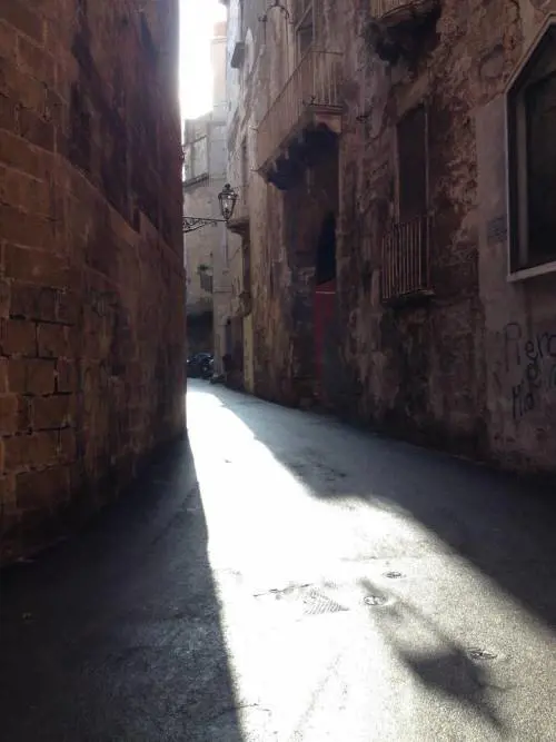 Taranto, sparatoria in pieno giorno nel borgo antico
