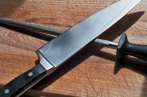 Tentato omicidio a Nerviano. Moglie accoltella il marito