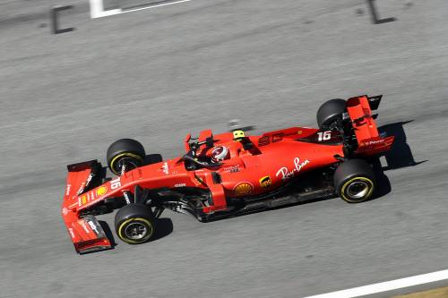 Formula Uno, pole strepitosa di Leclerc in Austria. Vettel decimo