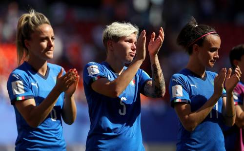 Italia femminile out, il ct Bertolini: "Sono orgogliosa". I social si inchinano alle azzurre