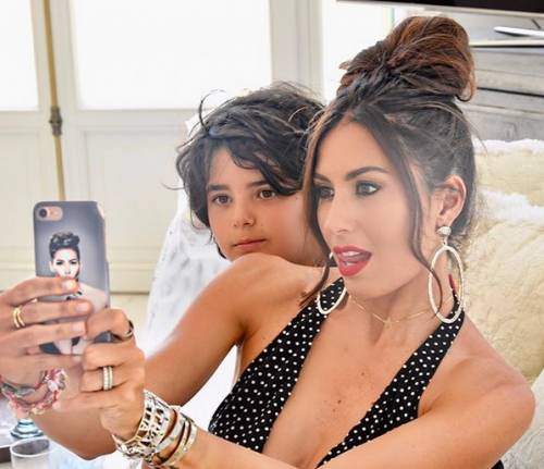 Elisabetta Gregoraci e il selfie che scatena la lite con la fan