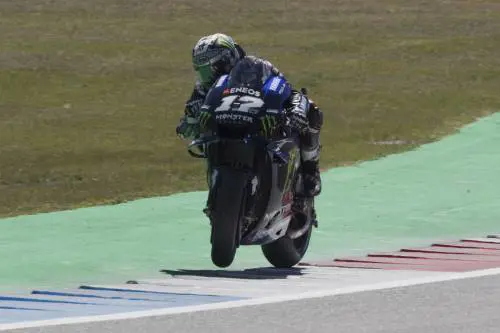 Motogp, Vinales vince ad Assen davanti a Marquez e Quartararo. Disastro Rossi