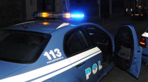 Napoli, fuggono in moto dai poliziotti: denunciati