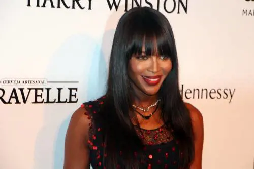 "Posso stare per giorni interi senza mangiare". La dieta estrema di Naomi Campbell 