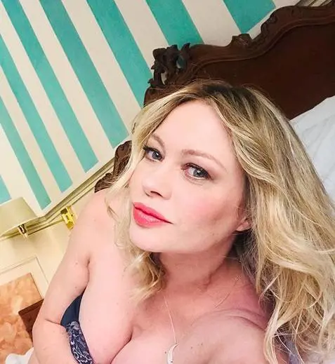 Anna Falchi fa impazzire i fan su Instagram: "Sola soletta"