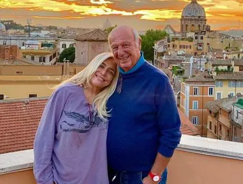 Mara Venier, le rose e la nuova proposta di nozze dal marito