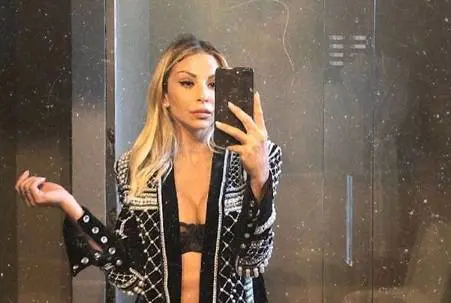 Sabrina Ghio sempre più magra, il web insorge: "Sei uno scheletro, pelle e ossa"