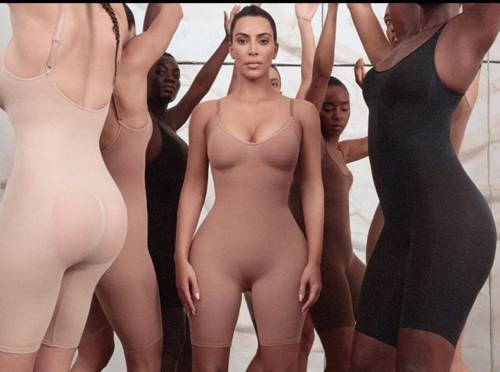 Kim Kardashian, critiche sul brand "Kimono" dal Giappone
