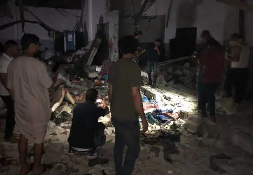 Libia, bombardato centro detenzione per migranti