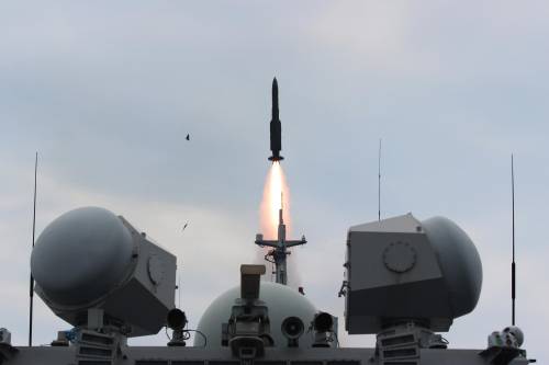 I fili d'oro e il trucco per ingannare i radar: ecco il missile stealth della Cina