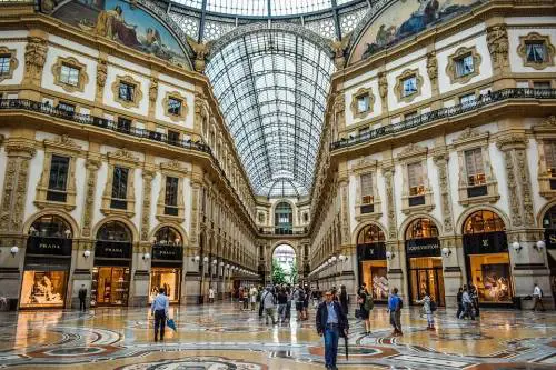 Milano, ha un infarto e si salva grazie al defibrillatore