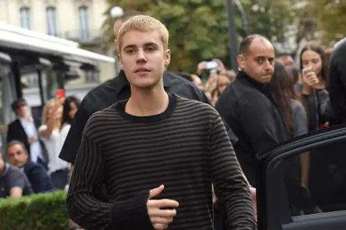 Justin Bieber scrive ai fan e ammette i suoi errori: "Droghe a 19 anni"