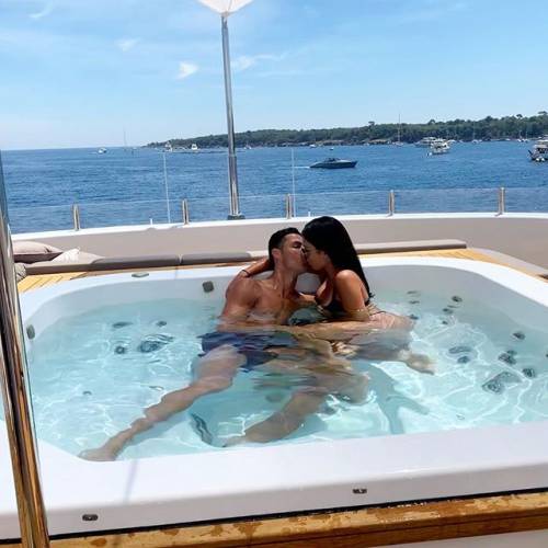 Georgina Rodriguez e Cristiano Ronaldo si godono le vacanze