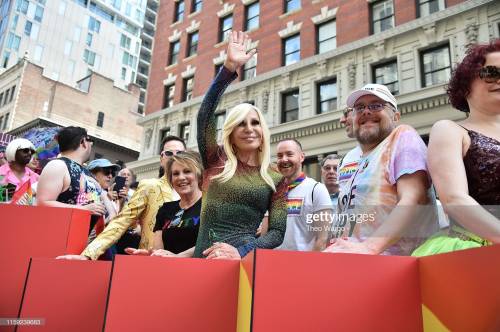 Donatella Versace sul carro del Gay Pride a NYC