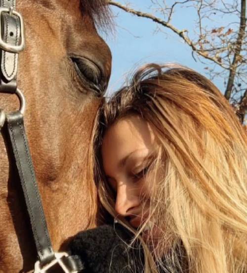 Asia Nuccetelli e l'infortunio del suo cavallo "Ho pianto fino a strapparmi i capelli"